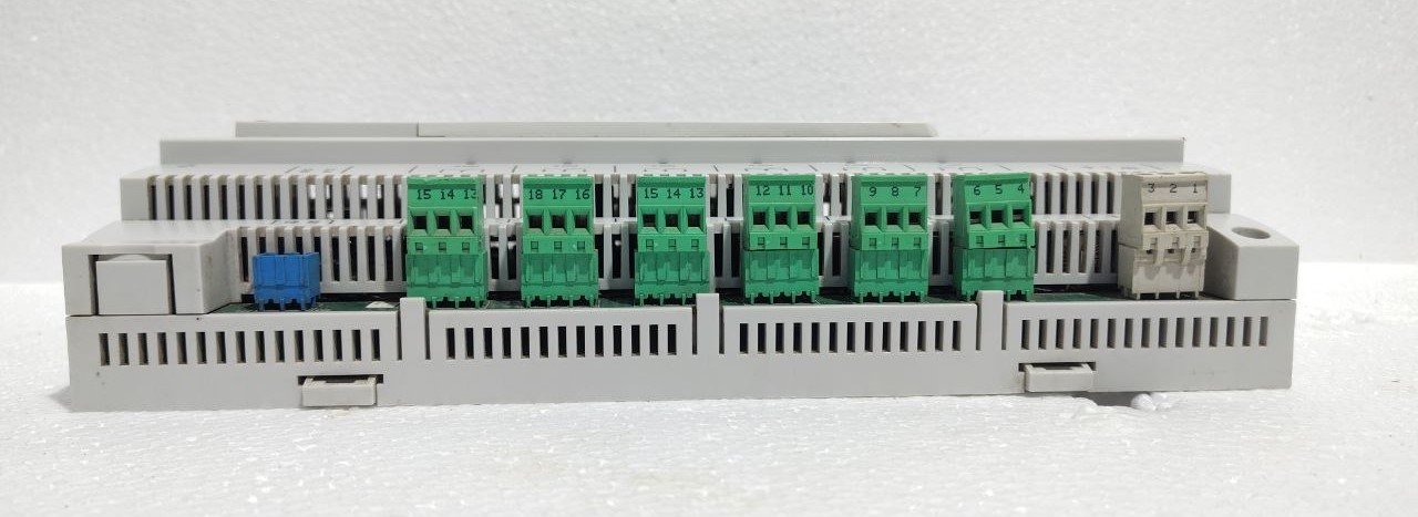 SIEMENS PXC22.D AUTOMATION STATION 120906H12524 IP20 30VA T50 (8)